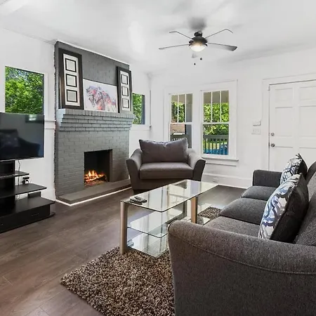 Charming 2 Bedroom Bungalow With Wifi And Ac In Lovely Atlanta